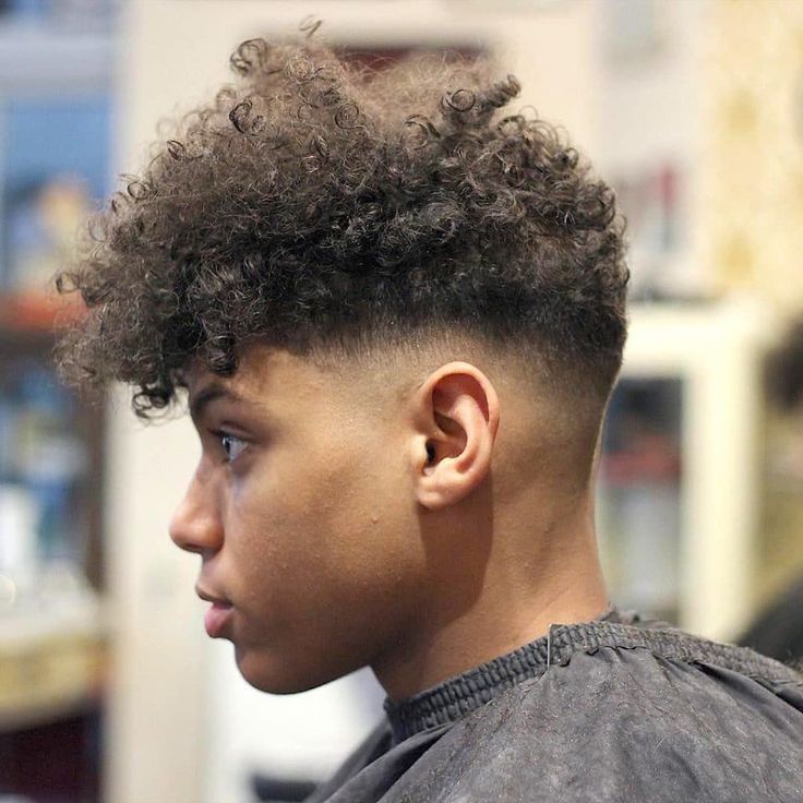 Low Fade em Cabelo Cacheado