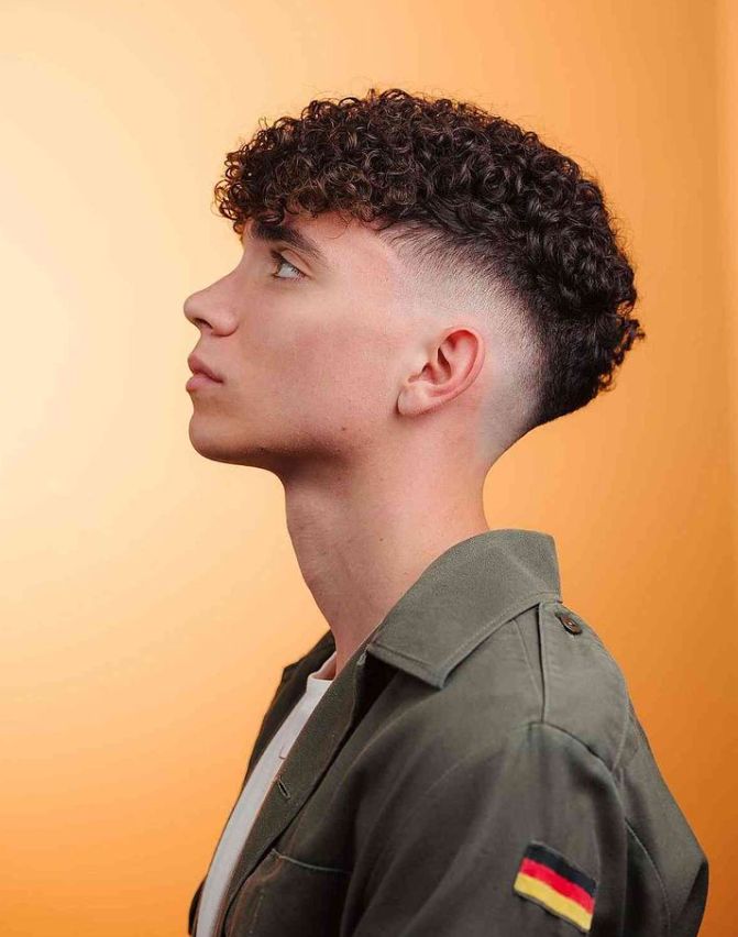 Low Fade em Cabelo Cacheado