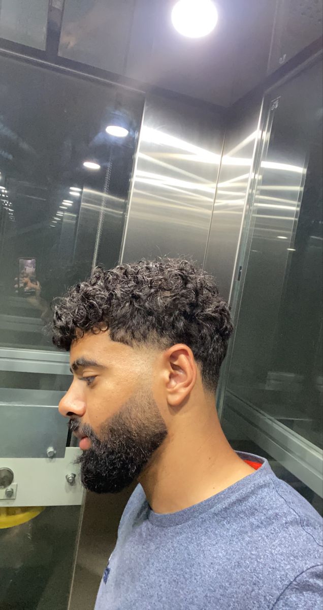 Low Fade em Cabelo Cacheado